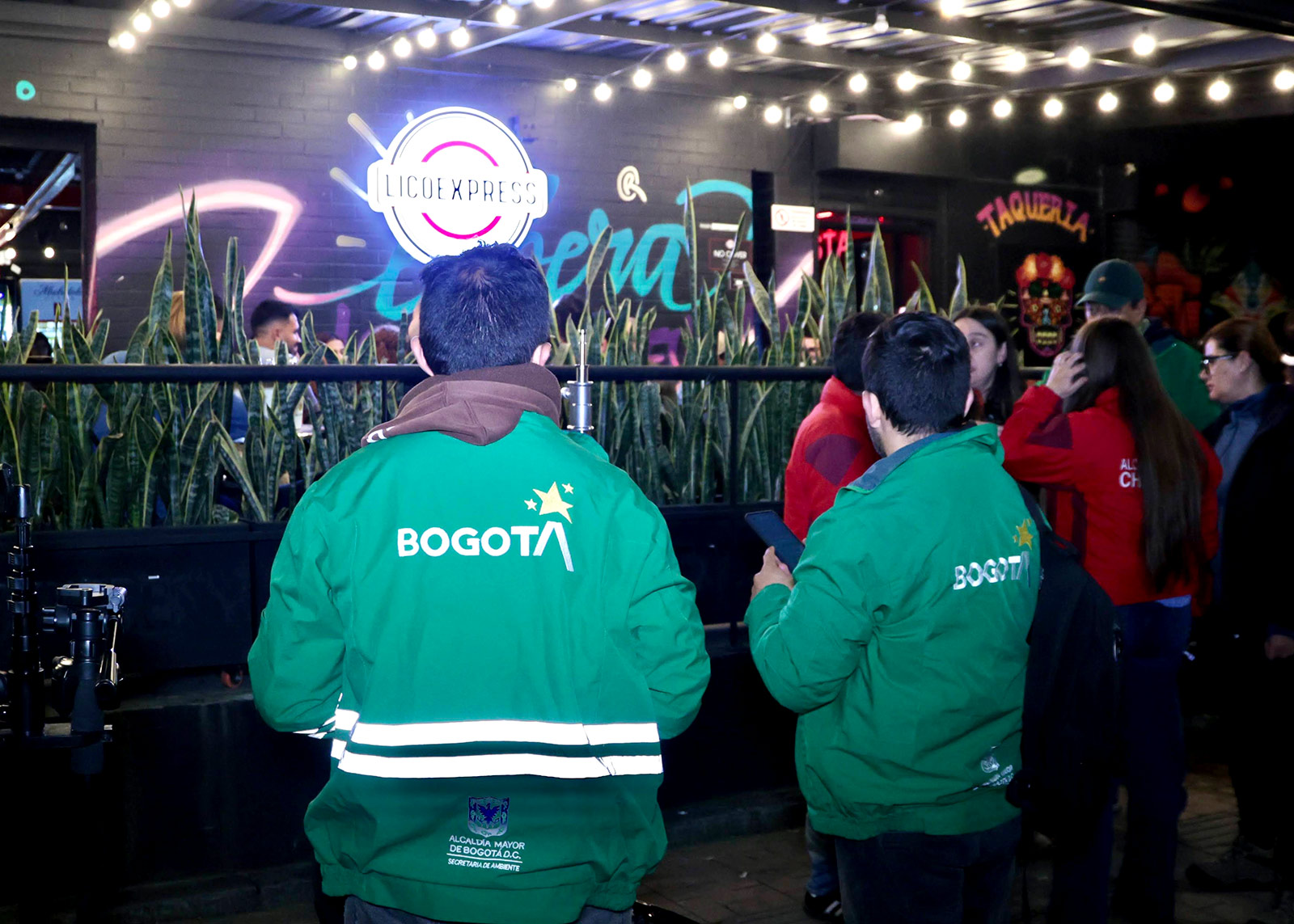 <p><img alt="Operativos de ruido liderados por la Secretaría Distrital de Ambiente (SDA)" src="/documents/10184/9130727/06.jpg/5498663b-0558-40c6-837f-c4bfd71805a1?t=1751403948558" style="width: 100%;" /></p>