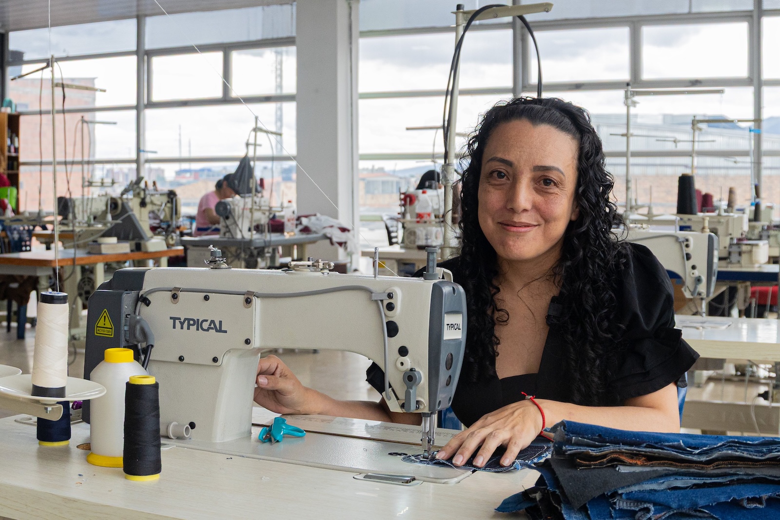 De jeans olvidados a bolsos con historia: Bogotá le apuesta a la moda circular