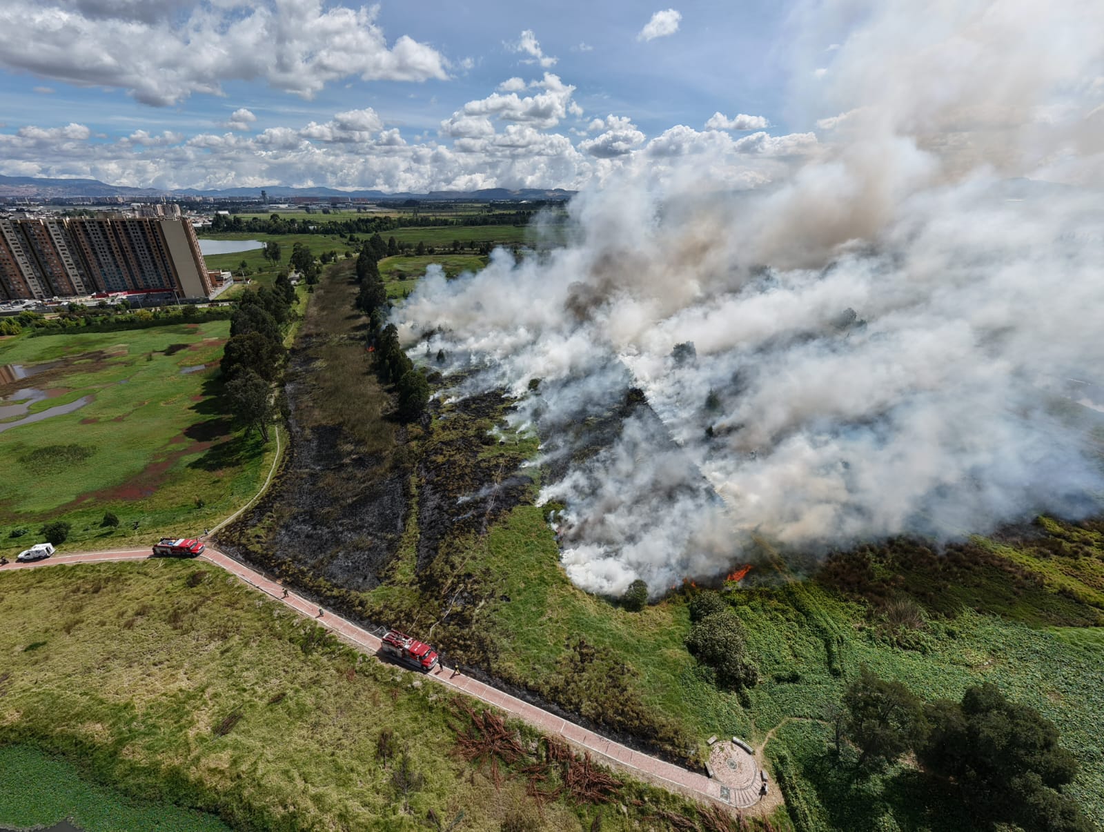 Atención de emergencias atienden incendio en el humedal Jaboque