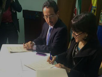 En firme convenio para mejorar el agua del río Bogotá